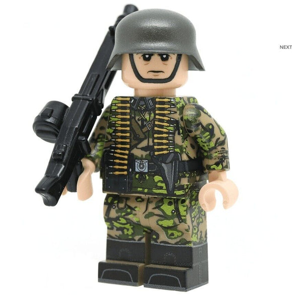 WW2 Machine Gunner in Oak Camo Minifigure - United Bricks