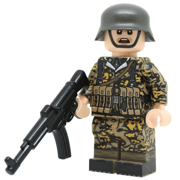 WW2 Soldier in Oak Camo (StG44)  Minifigure - United Bricks