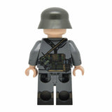 WW2 German Rifleman Figure (Mid-Late War)- Kar98k - United Bricks