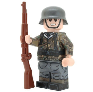 WW2 Soldier in Splinter Camo Jacket (Kar98) Minifigure - United Bricks
