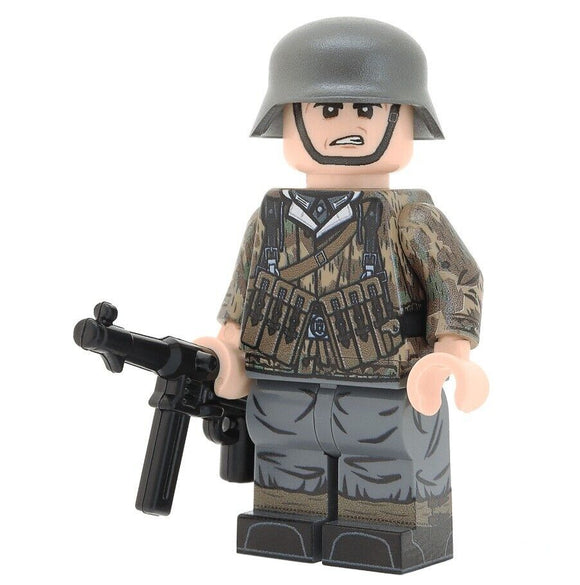 WW2 Soldier in Splinter Camo Jacket (Mp40) Minifigure - United Bricks