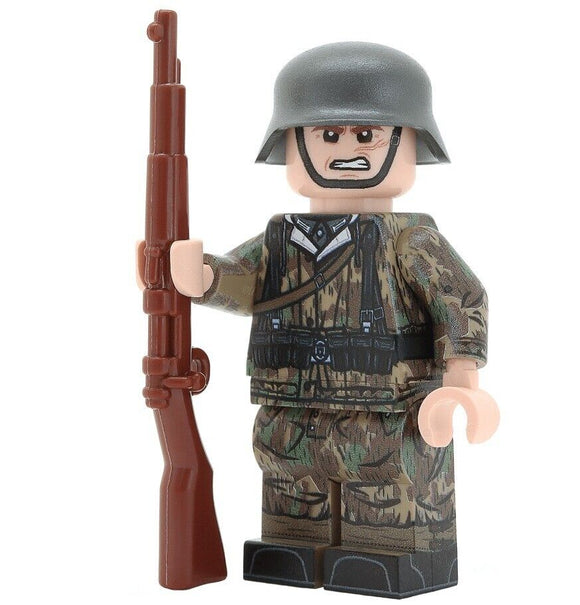 WW2 Soldier in Splinter Camo (Kar98) Minifigure - United Bricks