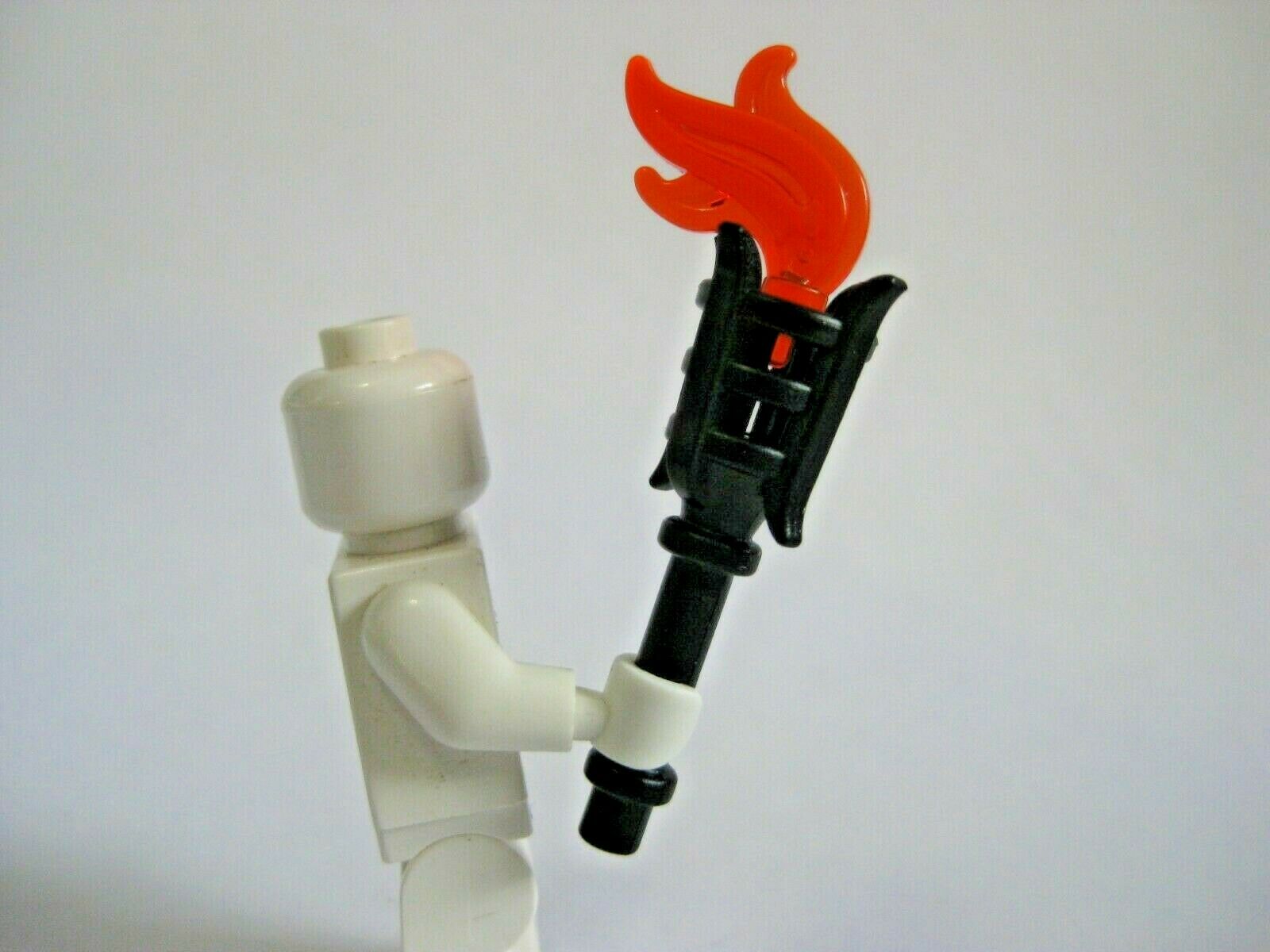 Un ur fabrique un lance-flamme avec 2500 briques de Lego