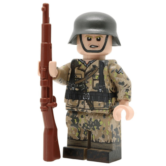WW2 German in Dot44 (Kar98) Minifigure - United Bricks