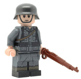 WW2 German Rifleman Figure (Mid-Late War)- Updated Version - United Bricks